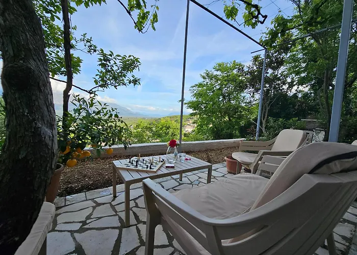 Lemon Garden Apartment-hot Tub Jacuzzi *