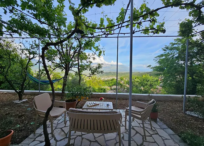 Lemon Garden Apartment-hot Tub Jacuzzi *