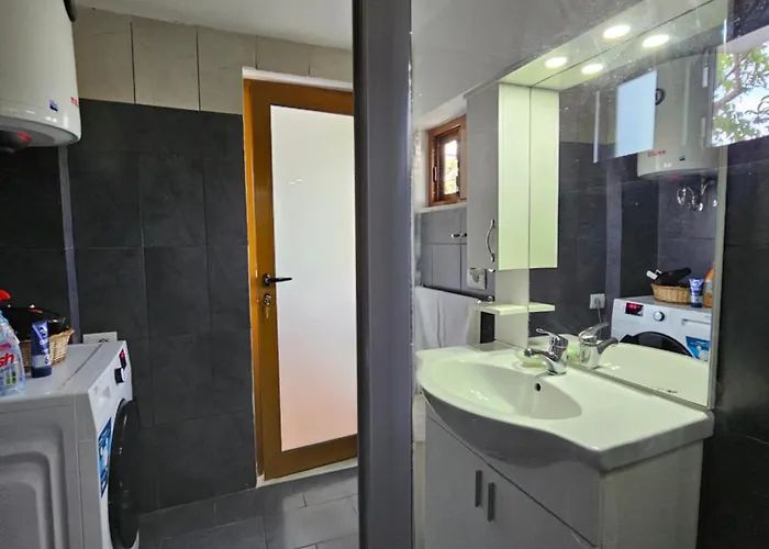 Appartement Lemon Garden Apartment-hot Tub Jacuzzi Gjirokastër