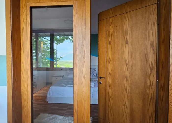 Lemon Garden Apartment-hot Tub Jacuzzi Gjirokastër