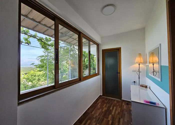 Lemon Garden Apartment-hot Tub Jacuzzi * Gjirokastër