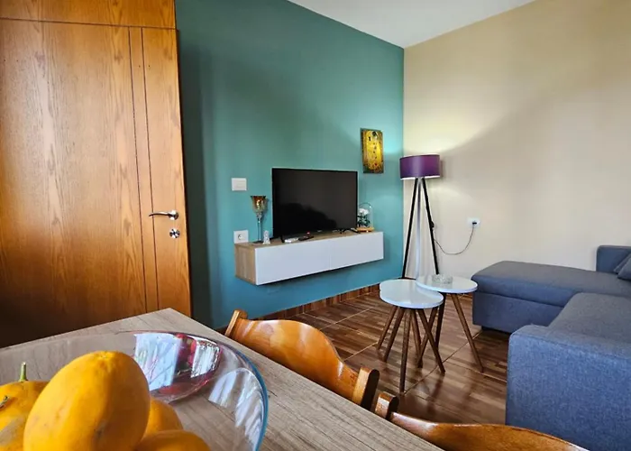 Lemon Garden Apartment-hot Tub Jacuzzi