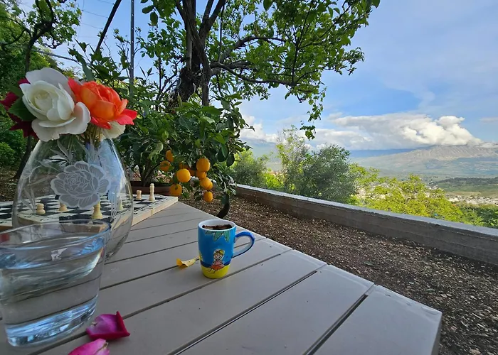 Lemon Garden Apartment-hot Tub Jacuzzi * Gjirokastër
