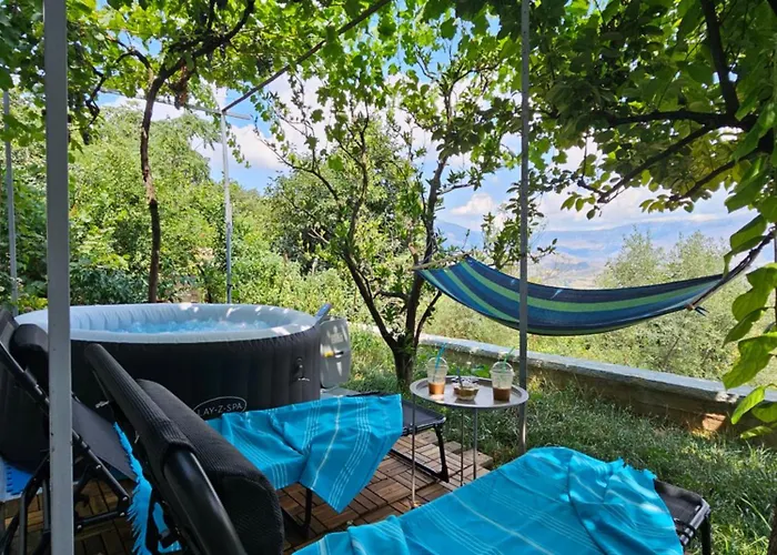 Lemon Garden Apartment-hot Tub Jacuzzi