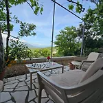 Lemon Garden Apartment-hot Tub Jacuzzi *