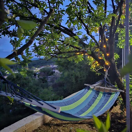 Lemon Garden Apartment-hot Tub Jacuzzi * Gjirokaster