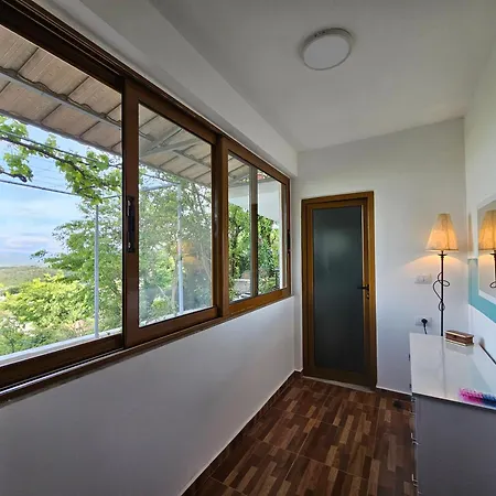 Lemon Garden Apartment-hot Tub Jacuzzi * Gjirokaster