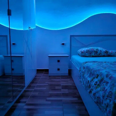 Апартаменты Lemon Garden Apartment-hot Tub Jacuzzi *