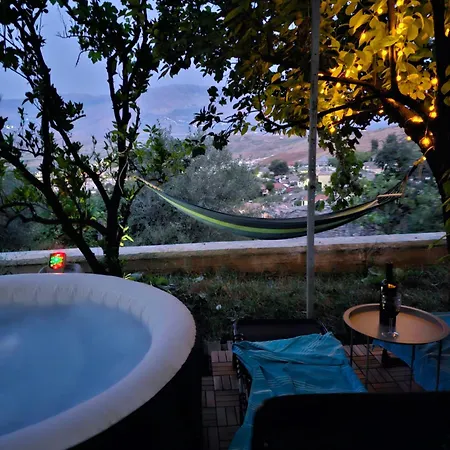 Lemon Garden Apartment-hot Tub Jacuzzi Гирокастра