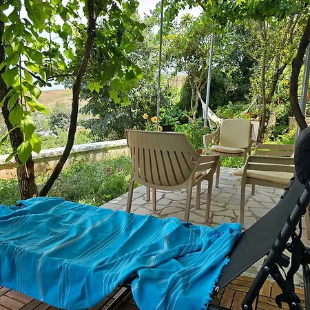 Lemon Garden Apartment-hot Tub Jacuzzi