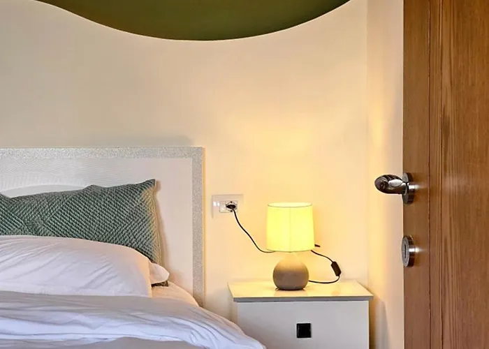 Lemon Garden Apartment-hot Tub Jacuzzi * Gjirokaster
